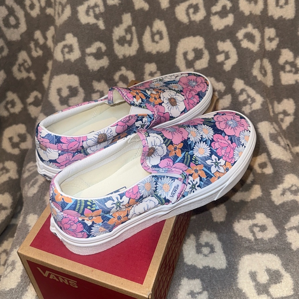 Vans Classic  Slip-On Sneakers 😍 In Retro Floral/Multi True White 😍😍 New 🩷🩷 - Picture 7 of 17